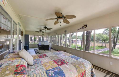 Papas Lakefront Hideaway - Photo 18