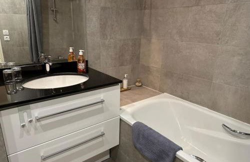 Appartement 2 pièces 57m2 Terrasse sur cour Proche Paris Porte Maillot - Foto 22