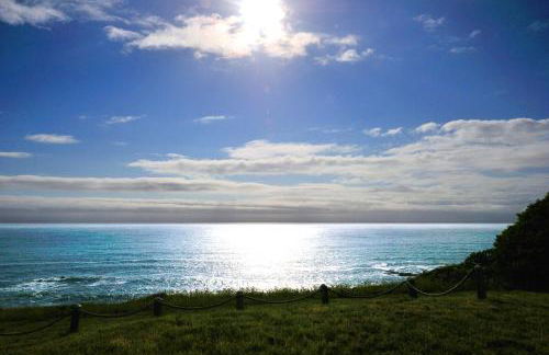 Amazing Oceanview 2 bedroom Oceanfront! by OceanviewHotTubs Shelter Cove, CA Tesla EV Station - Foto 58