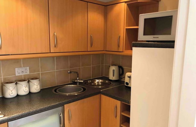 1 Bed House - Central, Free Parking, Wifi - Foto 6