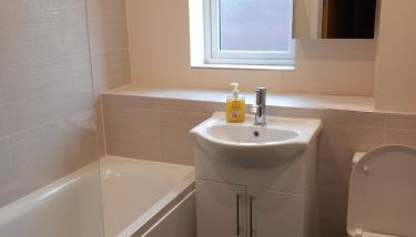 Cosy Spacious 2 bedroom Apartment Free Parking - Foto 2