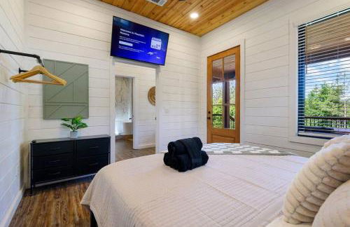 Luxury Winter Cabin! Hot Tub - Fire Pit - Decks - Game Room - Foto 14