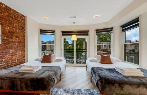 Bi-Level 2BR w Rooftop - Sleeps 12 - 10 min to DT - Foto 8