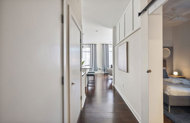 Spacious 2BD With Private Balcony and Free Parking 2 - Foto 13