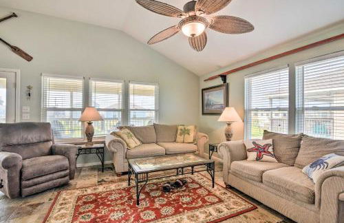 Unwind Poolside, Walk to Beach! Galveston Retreat - Foto 5