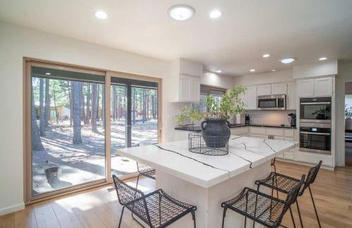 Family-Friendly Getaway Hot Tub Views EVSE - Foto 10