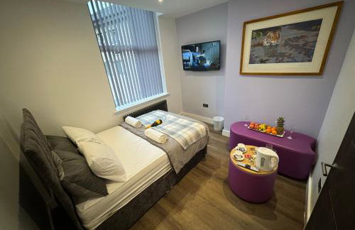 Luxury 6-Bed House - 6 En Suite- Jaquzzi Baths - Private Parking - Suitable for contractors - Foto 5