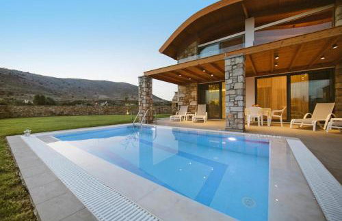 Semi-detached house with private pool - Photo 1