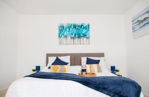 Lavish 4-Bedrooms with Modern Home Features - Guest 8 - Hi-Speed Wi-Fi - Luxury Garden - Private Ample Parking - Foto 14