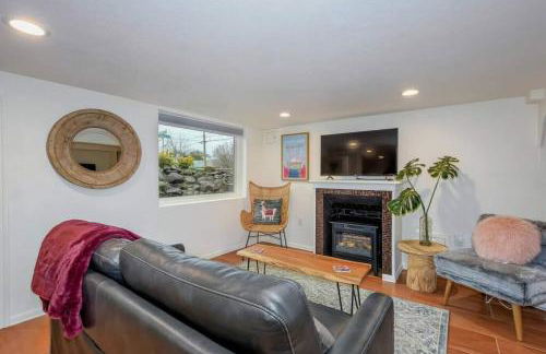 Private Basement Suite w Hot Tub - Foto 5