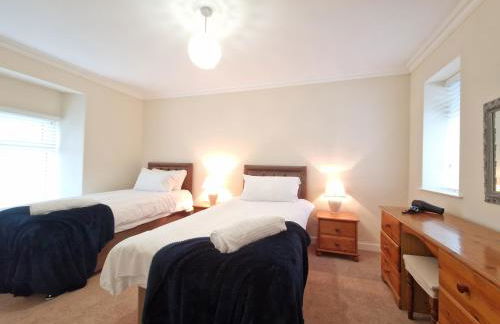 Lewis Gethin House, Newly renovated cottage sleeps 9, close to bike park wales - Photo 11