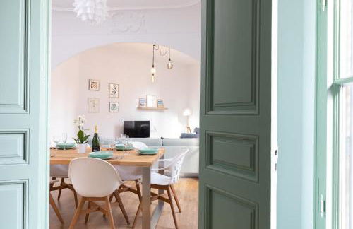 Modernist Family Apartment by PriorityVillas - Photo 25