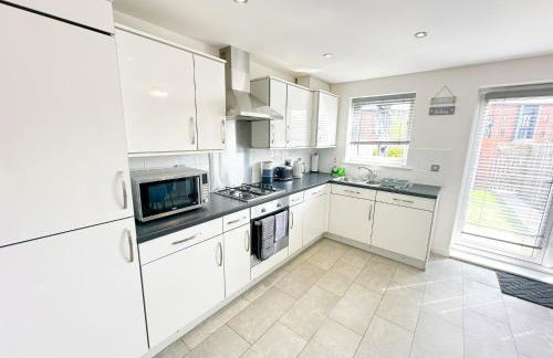 Luxury 4 Bed House - Free Parking - Contractors - Relocators - Foto 11