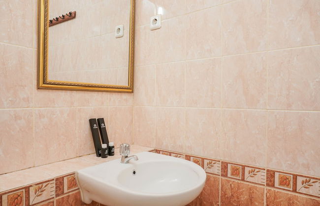 Fully Furnished with Comfortable 2BR Grand Palace Kemayoran Apartment - Photo 13