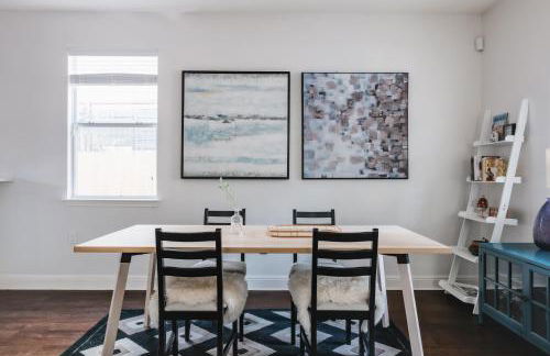 Modern 2-Story Cowboy Pool Home with King Beds Walk to 6th St & Rainey Street - Foto 16