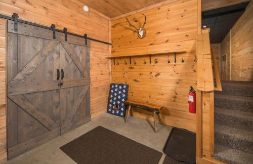 Cabin with amazing long-range mountain views, hot tub, fire pit, EV connection - Foto 39