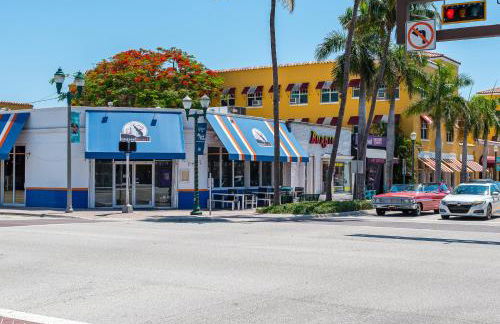 Newly renovated Townhome with King bed - Foto 37