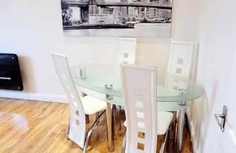 Apartment 4 - striking, 2 bedroom luxury apartment - close to town, mainline rail & theatre - Photo 13