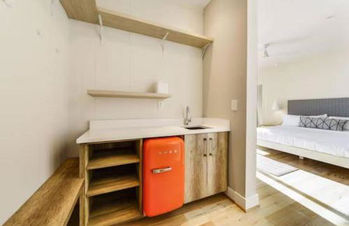 New Modern Waterfront Home w Saltwater Pool - Foto 51