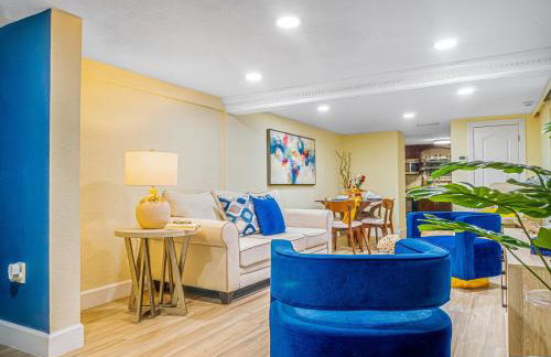 Tropical escape with fire pit near airport & stadium - Foto 24