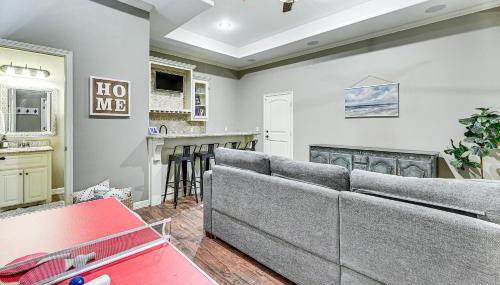 1 Mi to Vackar Stadium Roomy Retreat with Pool - Foto 4