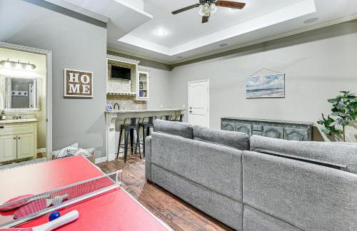 1 Mi to Vackar Stadium Roomy Retreat with Pool - Foto 4