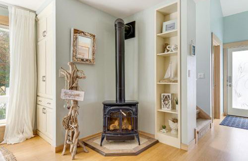 Steps to Beach: Home w/ Hot Tub in Oak Harbor! - Foto 8