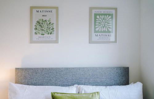 4BR Home for 8, Full Kitchen, Parking, WiFi in Northwich - Photo 66