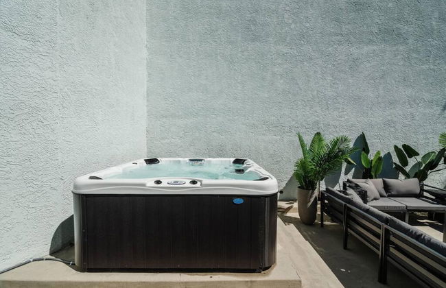 Hollywood Hills Sunset Strip Home w Hottub - Photo 19