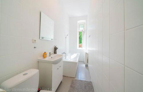 Apt Watt 2 Zimmer 55qm TV Waschmaschine Trockner Vollausstattung zentral - Photo 6