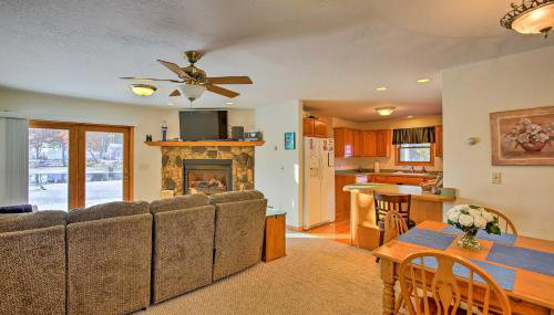 Cozy Riverfront Home with Fire Pit in Houghton Lake! - Foto 4