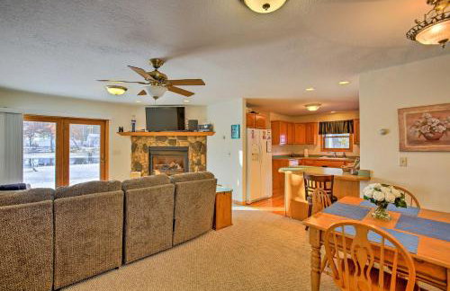 Cozy Riverfront Home with Fire Pit in Houghton Lake! - Foto 4