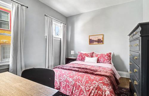 Modern & Cozy 2BR Retreat Near West Blvd - Foto 29