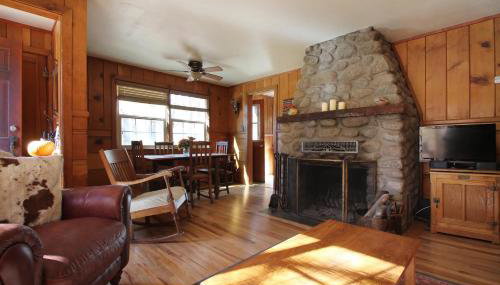 Ahwahnee-be Vintage Cabin - Walk to town! - Foto 2