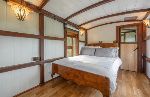 The Railway Carriage - Photo 18