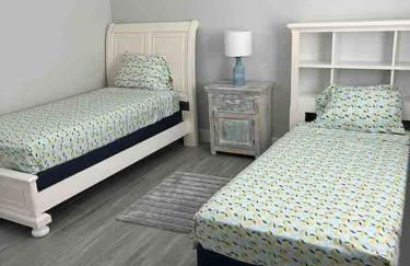 Newly built Villa Ballerina with heated pool and incredible view into beautiful Arrowheadcanal - Photo 33