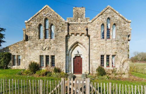 The Old Abbey Farmhouse - Stay at Quarr Abbey Monastery - Pet-Friendly Farmhouse with History & Countryside Views, surrounded by woodland & nature - Photo 37