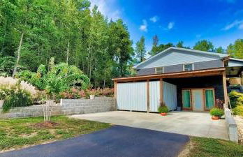 Southern Comfort Retreat with a private hot tub - Foto 51