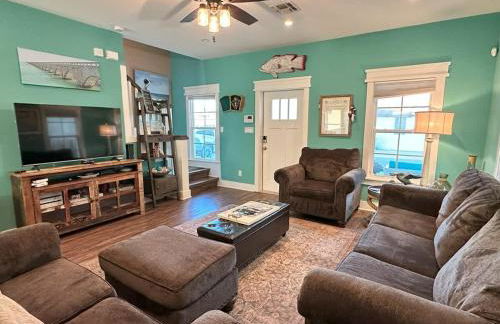 Canal Front Retreat w Boat Dock & Coastal Views - Foto 3