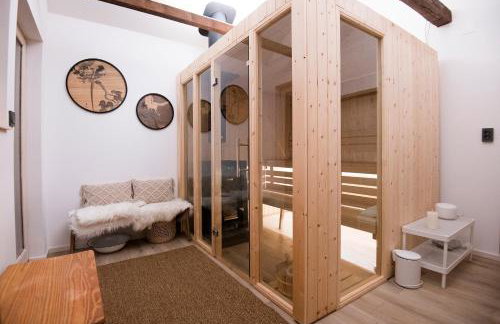 Forest Cabin Nest-Family Retreat for 7 with Sauna & Hot tub - Foto 16