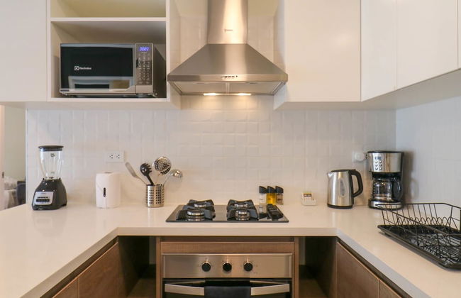 w Spectacular 2BR in the Heart of Miraflores - Photo 6