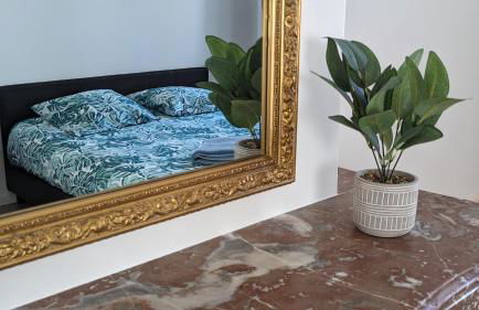 Logement MAZEL - Hypercentre - Parking et Gare proche - WIFI - Spacieux et Moderne - Tout confort - Géré par PrestaZen'Services - Foto 6