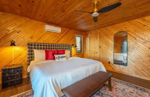 6 Br Cabin Hot Tub Fire Pit Min to Hatley Pointe - Foto 23