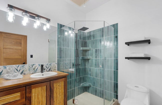 Spacious Home w/ Private Pool & Covered Patio Near the Beach - Foto 20