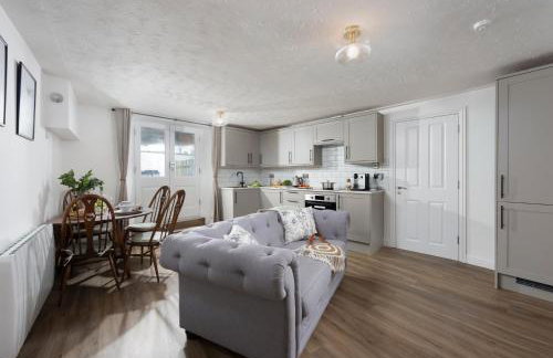 City Centre 1 bed Georgian flat with courtyard - Photo 9