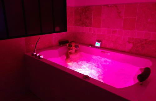 Logement Cozzy avec vue sur la vallée et Jacuzzi - Foto 25