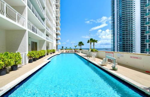 Luxurious 3BR Condo with Pool in Brickell - Foto 70