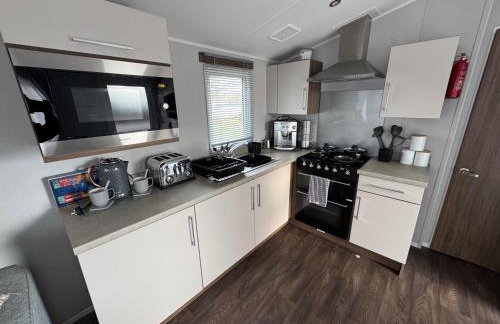 Haggerston Castle - Caravan - Sleeps 6 - Parking - Foto 7