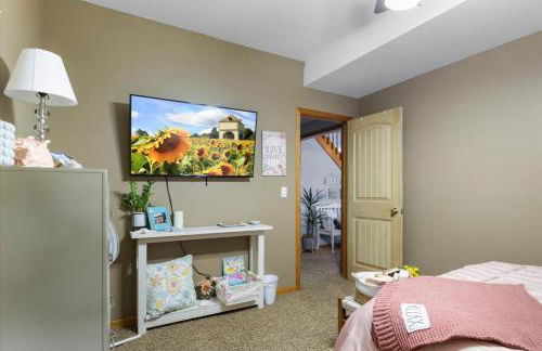 Lakefront Family Retreat w/ Views, Boat Slip - Foto 34