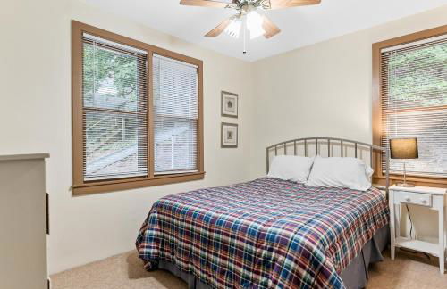 The Bott Cott: Cozy 3-Bedroom Retreat in Grand Haven - Foto 9